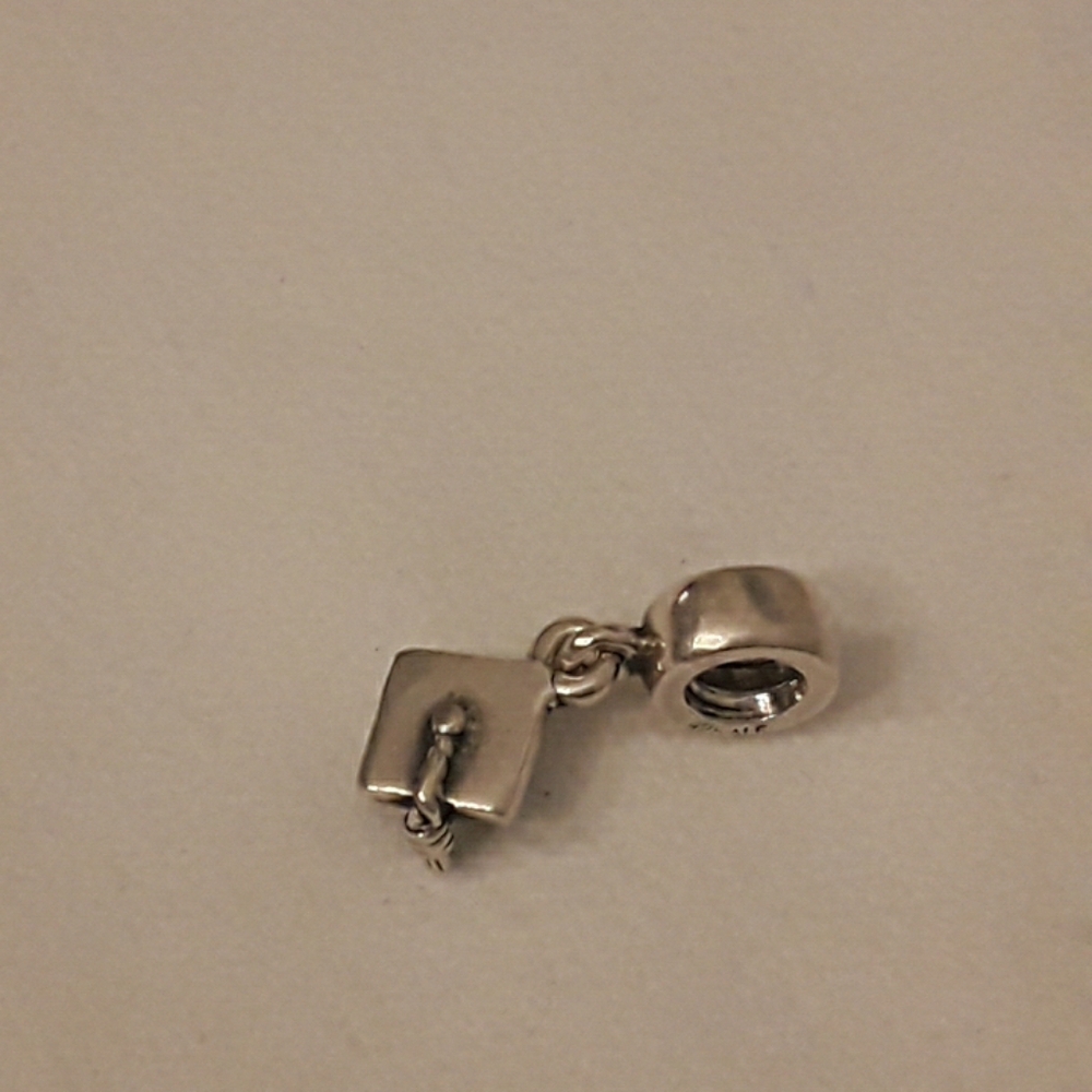 Pandora retired Graduation cap 925 ALE